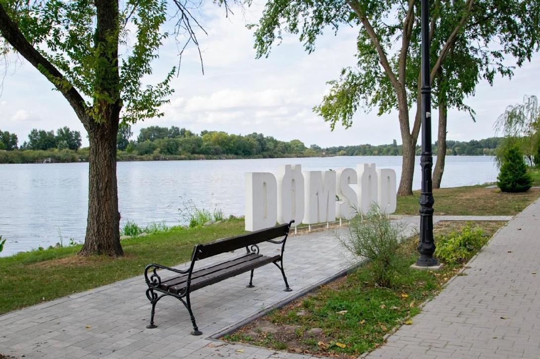 Sello Szabadidocentrum Domsod Esterno foto
